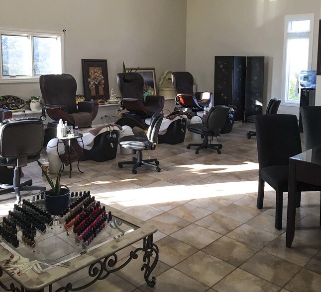 More Photos Of 8035 Greiner Rd, Williamsville Storefront Retail Office For Sale