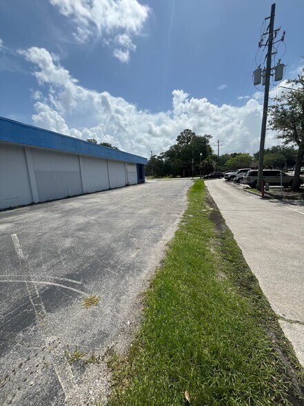 More Photos Of 4052 University Blvd S, Jacksonville General Retail For Sale