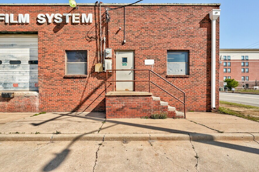More Photos Of 515 Kings of Leon Ln, Oklahoma City Manufacturing For Sale