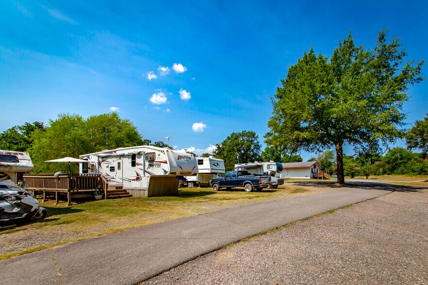 More Photos Of 18 Coffee Creek Lndg, Perryville Hotel For Sale