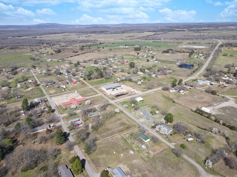 More Photos Of 602 N Main St, Kinta Freestanding For Sale