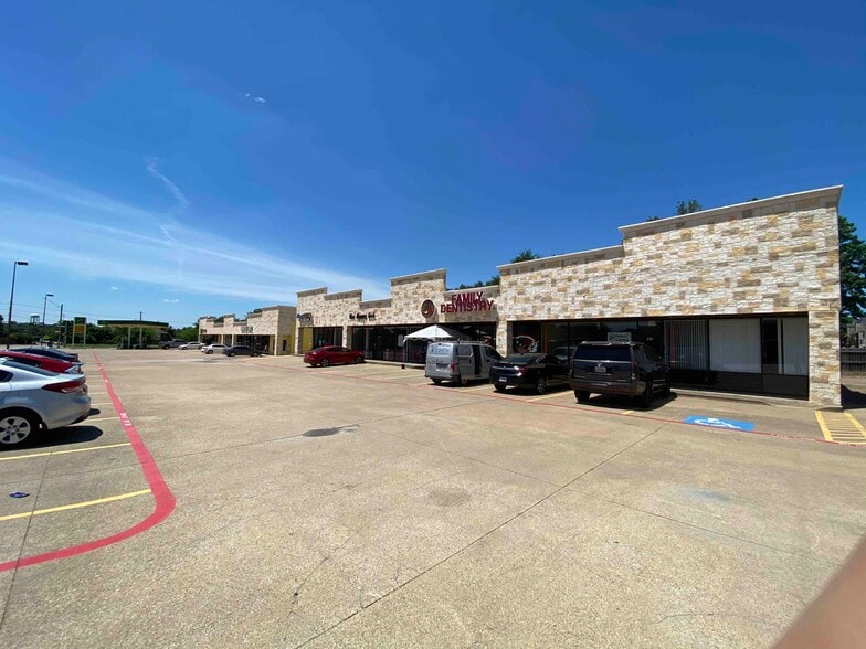 Primary Photo Of 2501 N Main St, Euless Unknown For Lease