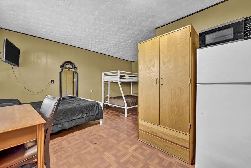 More Photos Of 44077 Oberlin Elyria Rd, Oberlin Hotel For Sale