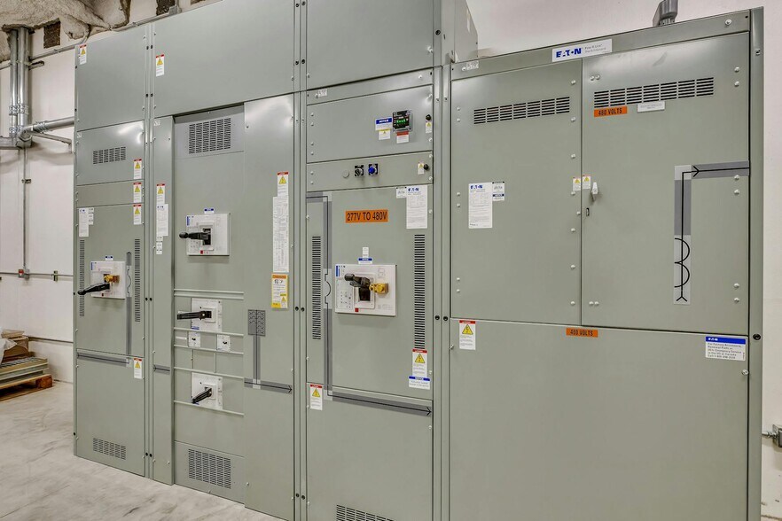 More Photos Of Long Island Expy @ Sills Rd, Medford Distribution For Lease