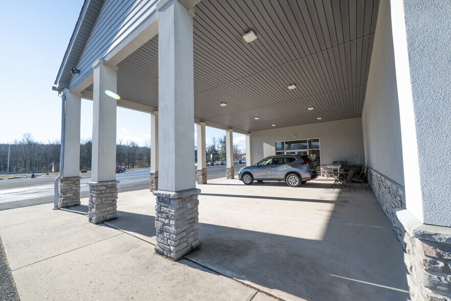 More Photos Of 2003 Route 209, Brodheadsville Auto Dealership For Sale
