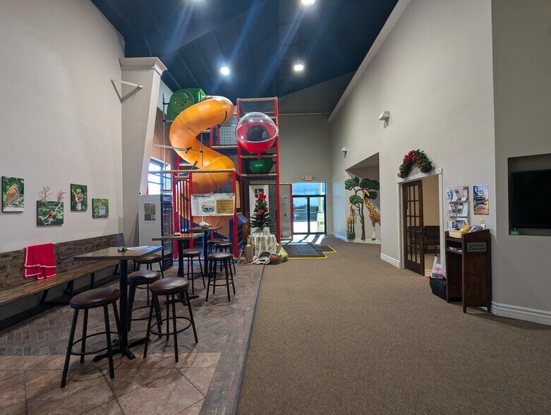 More Photos Of 5315 N Twin City Hwy, Nederland Warehouse For Sale