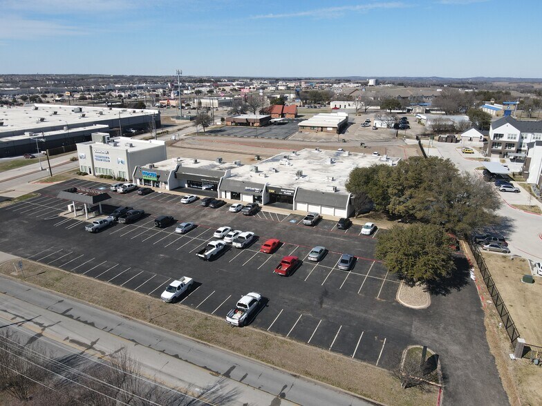 More Photos Of 809 Gallagher Dr, Sherman General Retail For Sale