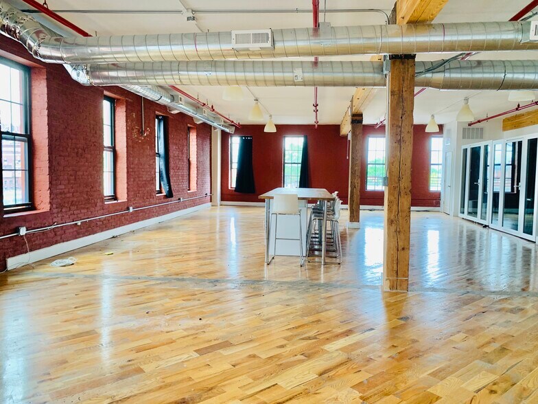 More Photos Of 247 Water St, Brooklyn Manufacturing For Lease