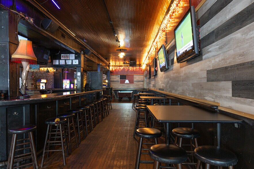 More Photos Of 139 E Hopkins St, San Marcos Bar For Sale