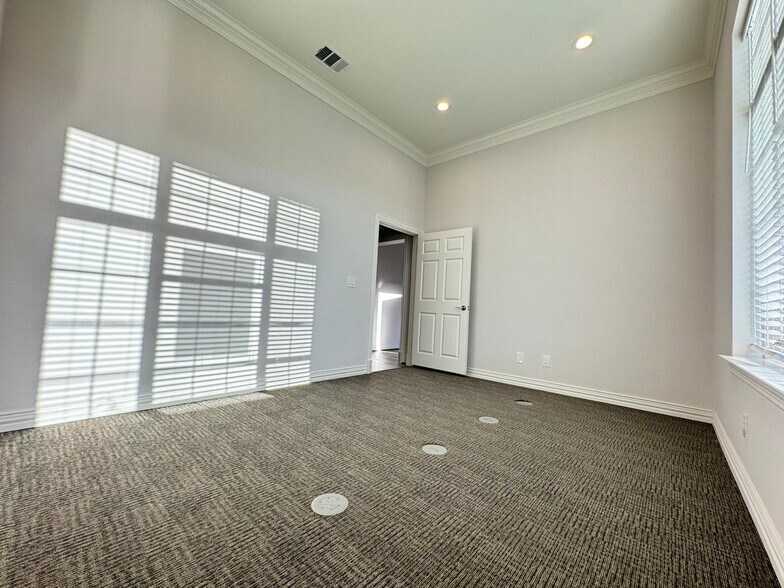 More Photos Of 8751 Collin McKinney Pky, McKinney Office Residential For Lease
