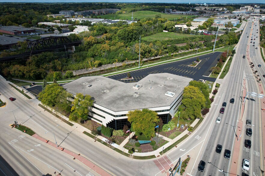 More Photos Of 1233 N Mayfair Rd, Wauwatosa Office For Lease