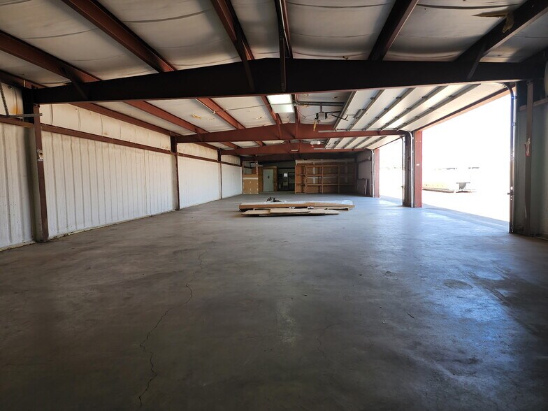 More Photos Of 2307 SW I Ave, Lawton Warehouse For Lease
