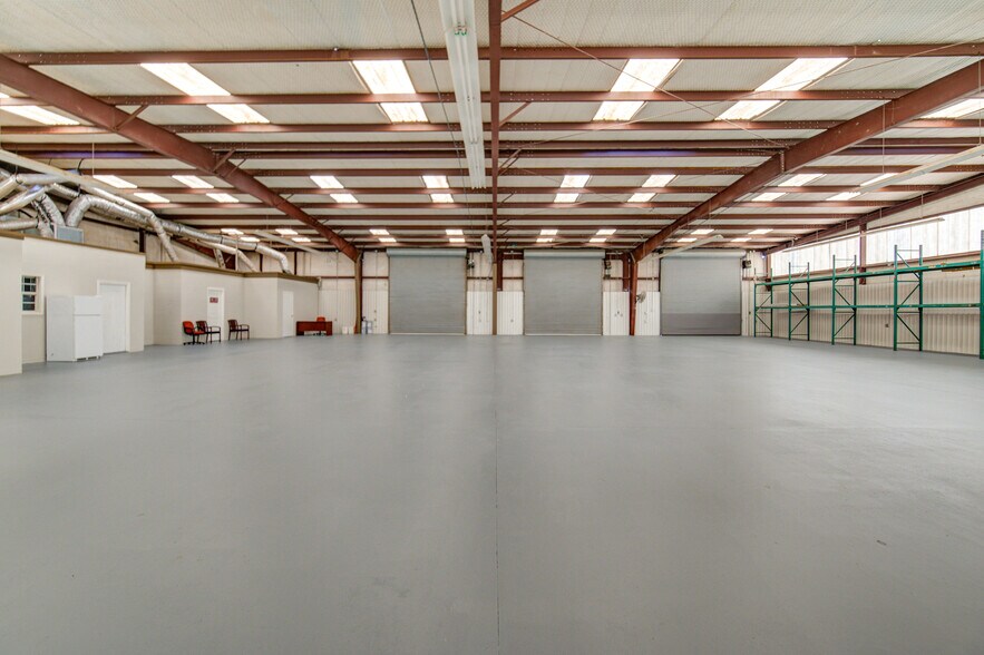 More Photos Of 9399 Summerbell, Houston Warehouse For Lease
