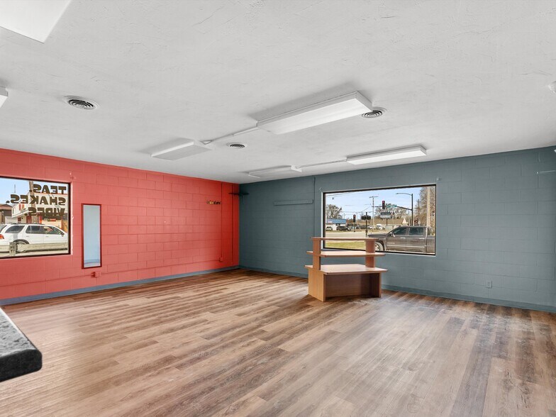 More Photos Of 1930 E Mason St, Green Bay Freestanding For Lease