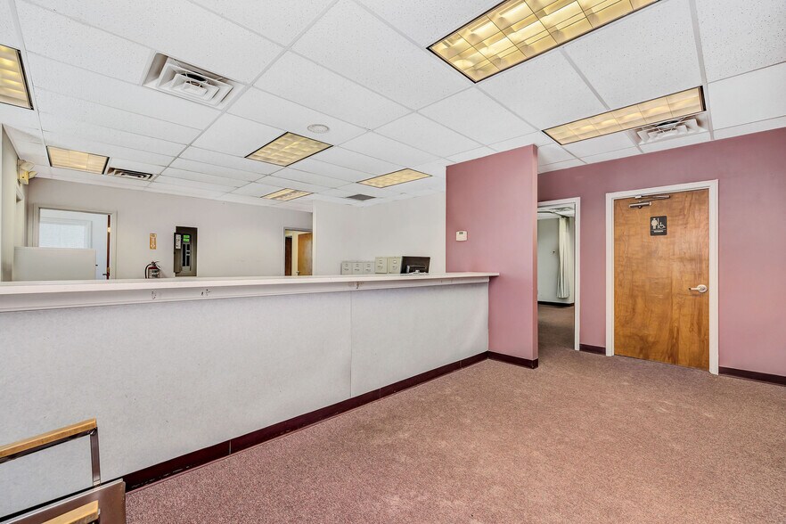 More Photos Of 860 NW Washington Blvd, Hamilton Medical For Lease