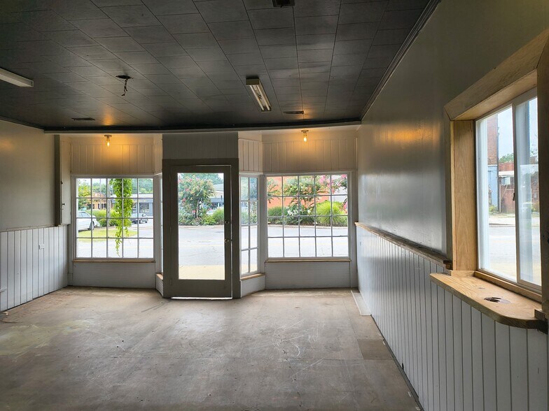 More Photos Of 202 E. North Main Street, Littleton General Retail For Sale