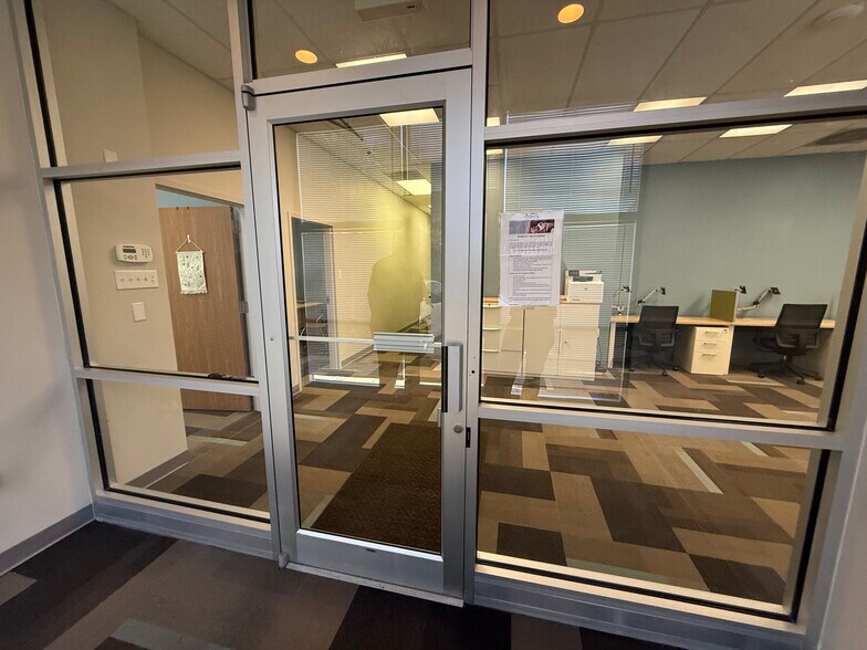 More Photos Of 2809 Banksville Rd, Pittsburgh Office For Lease