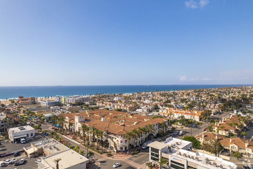 More Photos Of 301 N Main St, Huntington Beach General Retail For Lease