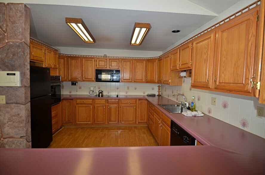 More Photos Of 416 Grand Ave, Grand Lake Hotel For Sale