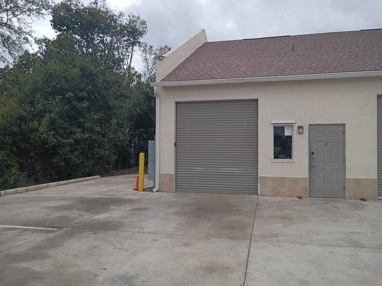 More Photos Of 326 NE 3rd Ave, Cape Coral Warehouse For Lease