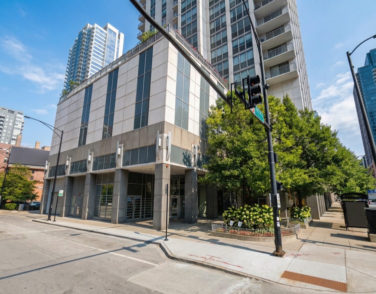 Primary Photo Of 200 W Grand Ave, Chicago Apartments For Lease