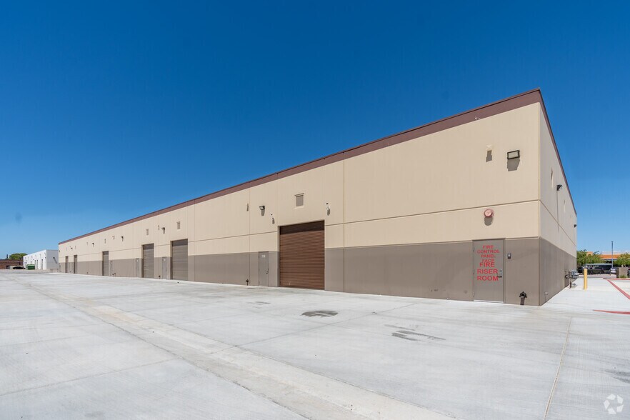 More Photos Of 744 Avenue L-6 Avenue L-6, Lancaster Warehouse For Lease