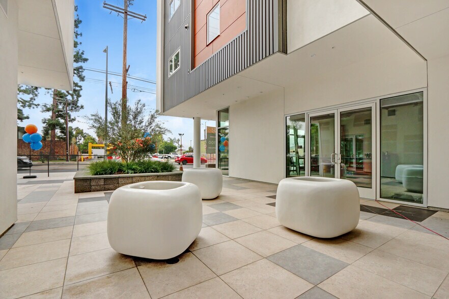 More Photos Of 18401 Nordhoff St, Northridge Apartments For Lease