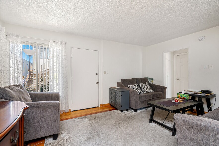 More Photos Of 13631 Vanowen St, Van Nuys Apartments For Sale