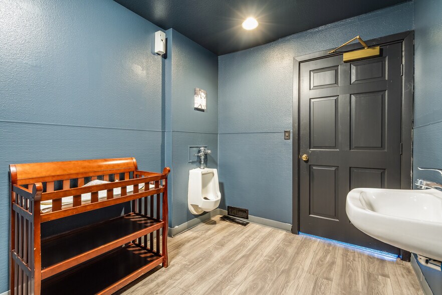 More Photos Of 302 S Main St, Kalispell Restaurant For Sale