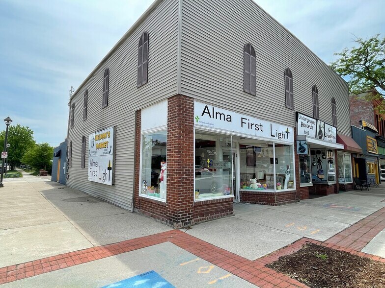 More Photos Of 124 E Superior St, Alma Storefront Retail Office For Sale