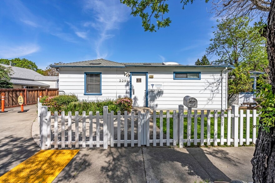 Primary Photo Of 2291 Pacheco St, Concord Medical For Sale