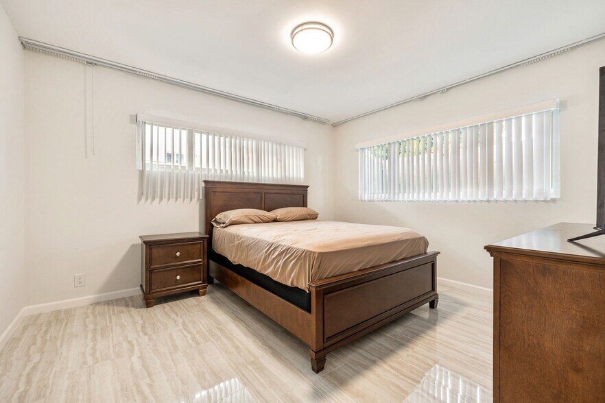 More Photos Of 1425 S Via Soledad, Palm Springs Apartments For Sale