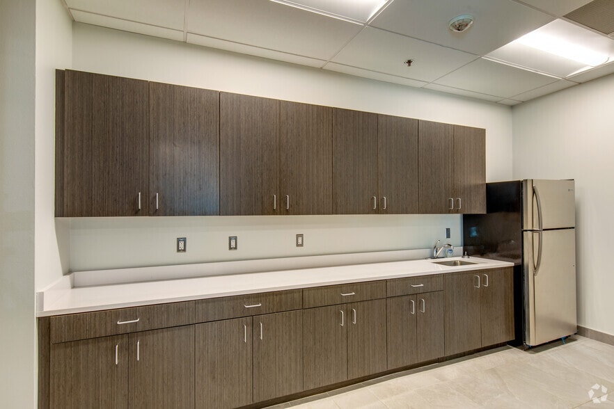 More Photos Of 6411 Ivy Ln, Greenbelt Office For Lease