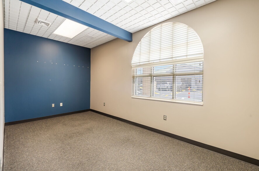 More Photos Of 909 E Republic Rd, Springfield Office For Lease