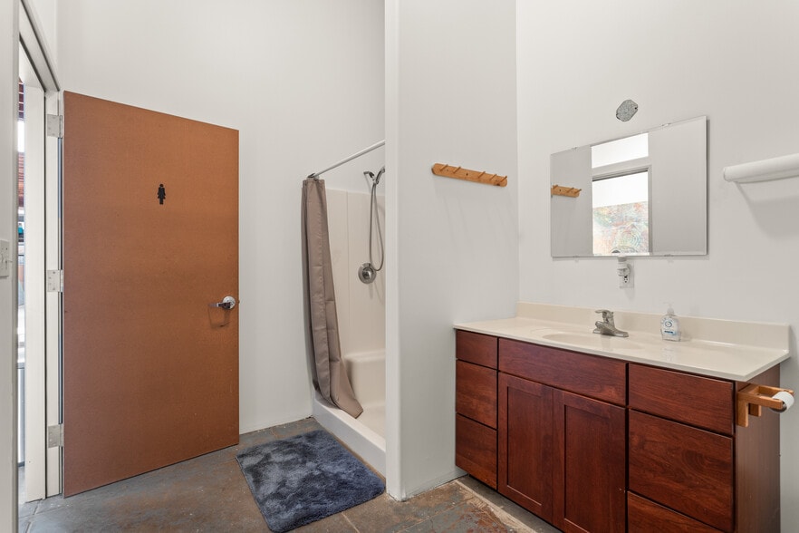 More Photos Of 1312 S Pacific Ave, San Pedro General Retail For Sale