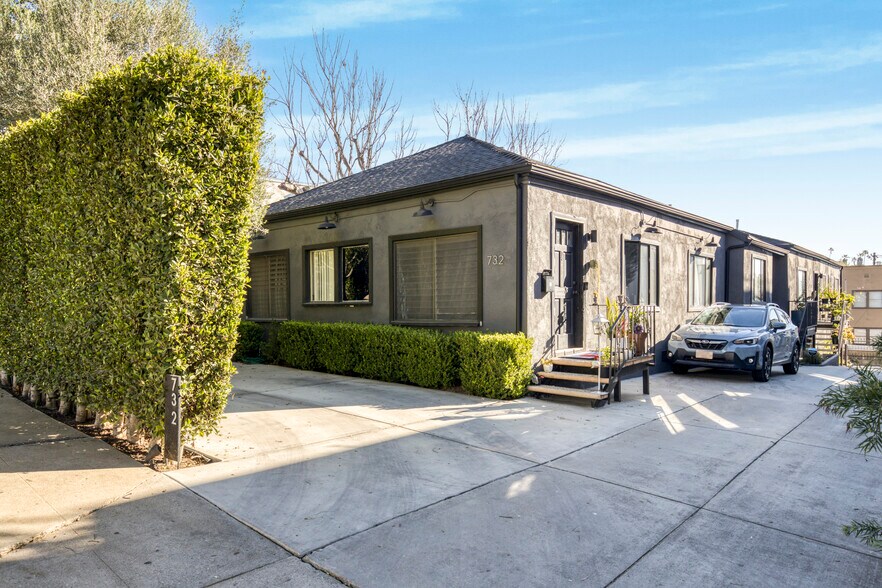 Primary Photo Of 732 Robinson St, Los Angeles Apartments For Sale