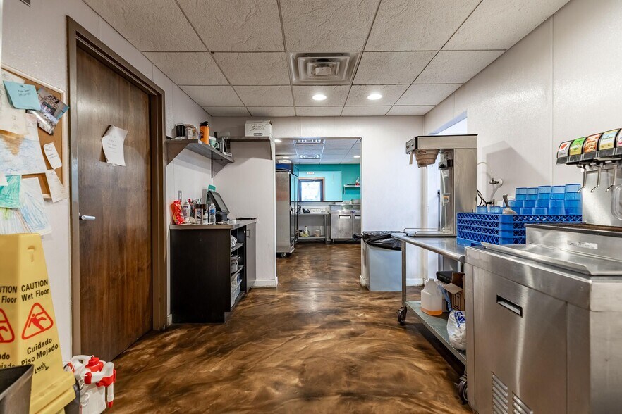 More Photos Of 840 S Broad St, Griffith Restaurant For Sale