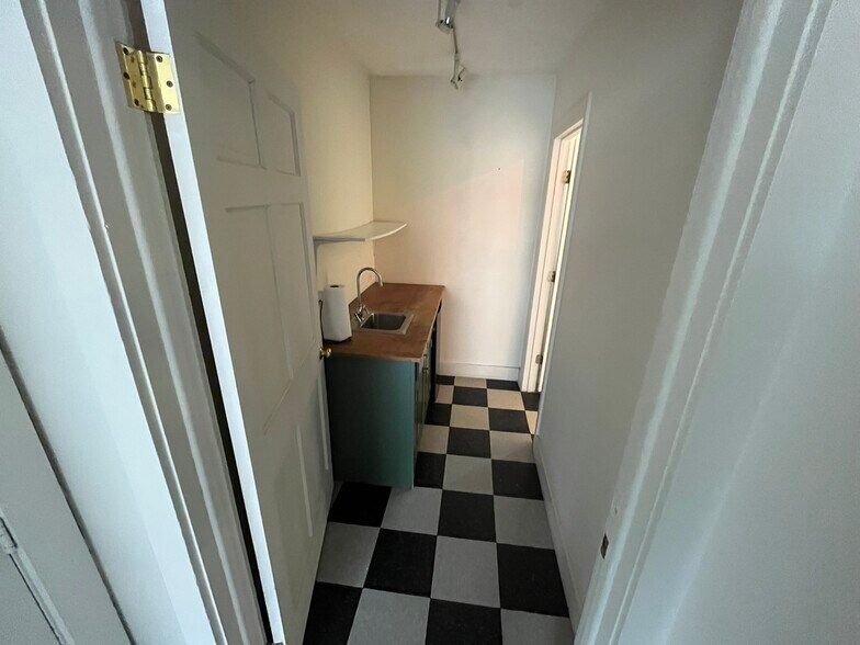 More Photos Of 439 Washington Rd, Woodbury Office For Sale