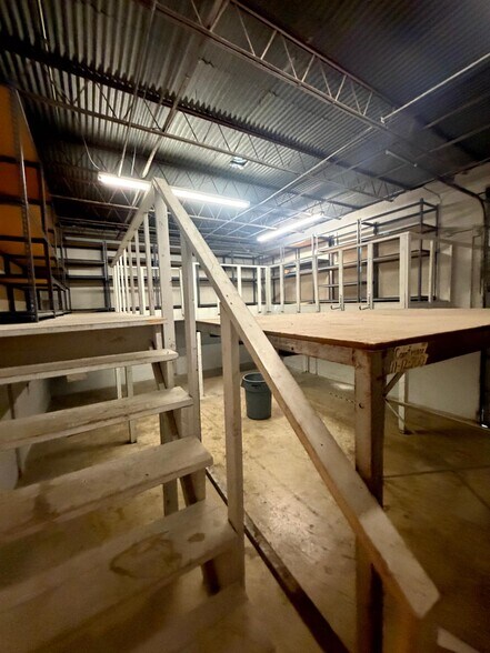 More Photos Of 11911-11913 Warfield St, San Antonio Warehouse For Sale