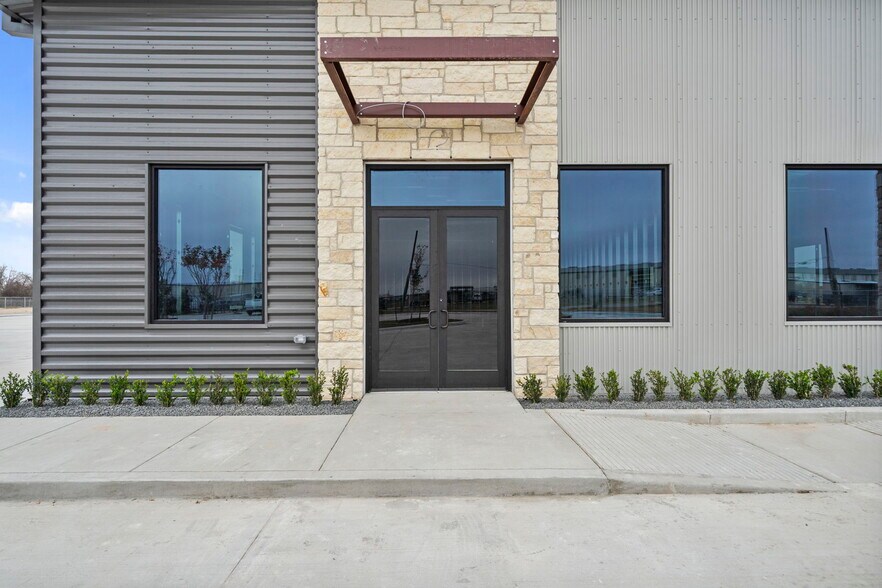 More Photos Of Hwy. 90 and Commerce, Katy Office For Lease