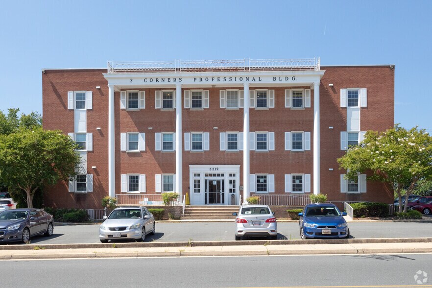 More Photos Of 6319 Castle Pl, Falls Church Medical For Lease