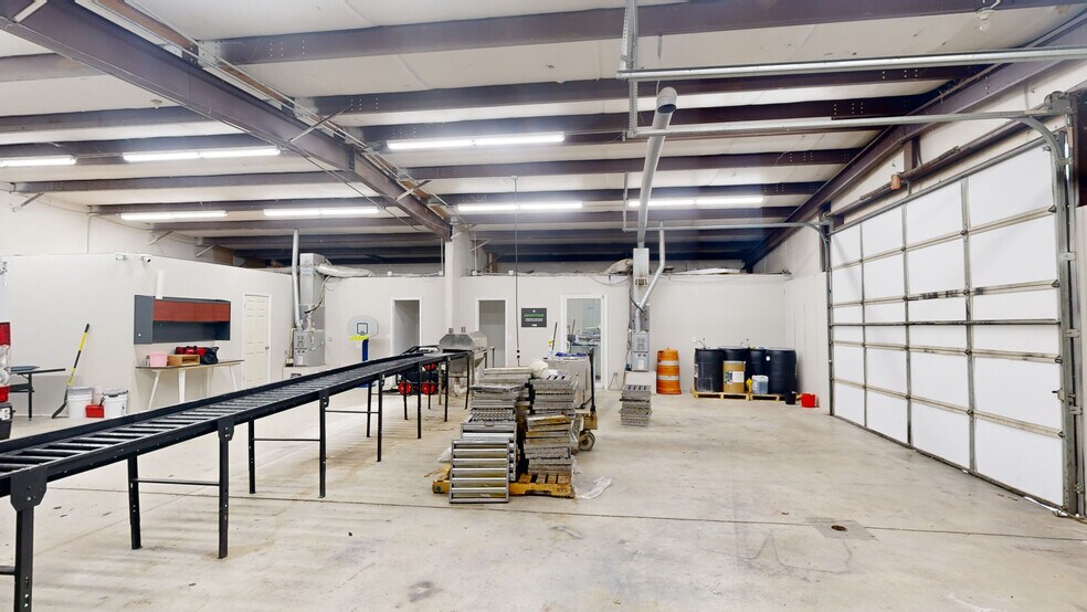 More Photos Of 1724 Acorn Dr, Rogers Warehouse For Lease