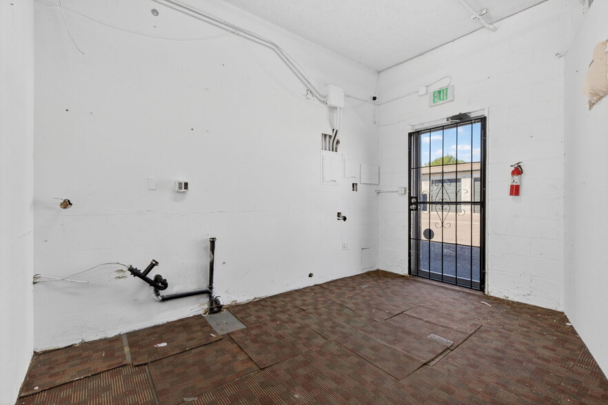 More Photos Of 1109-1115 Kimbark St, Longmont Storefront For Lease