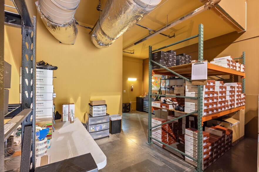 More Photos Of 28522-28528 Constellation Rd, Valencia Warehouse For Lease