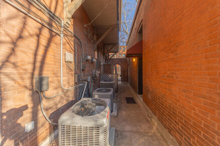 More Photos Of 5 S Newstead Ave, Saint Louis Office For Sale