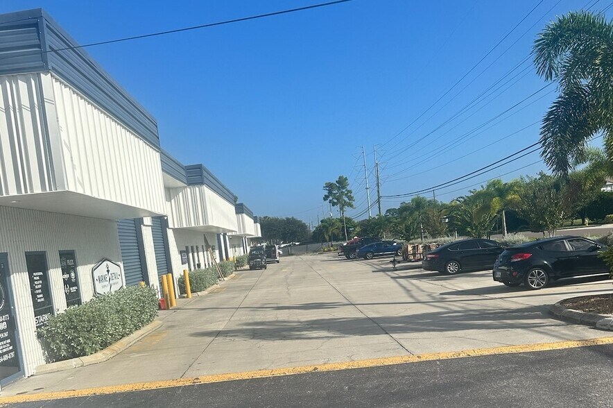 More Photos Of 2770 Summerdale Dr, Clearwater Distribution For Lease