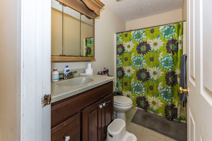 More Photos Of 3800 Grace Dr, Kent Multifamily For Sale