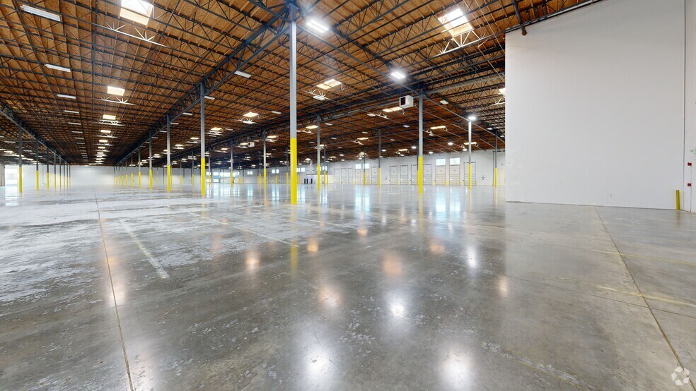 More Photos Of 3401 96th St S, Lakewood Distribution For Lease