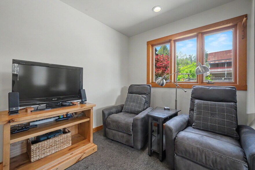 More Photos Of 21376 Consolation St, Volcano Specialty For Sale