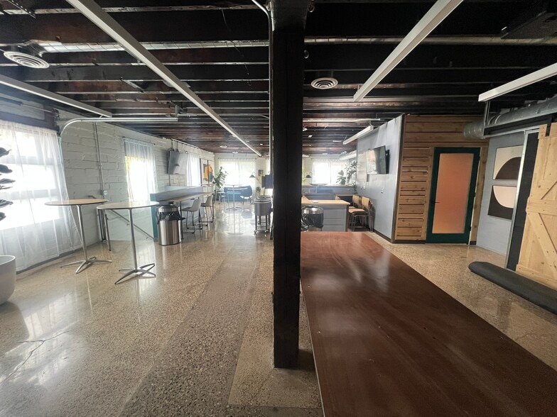 More Photos Of 4010 E Lake St, Minneapolis Storefront For Sale